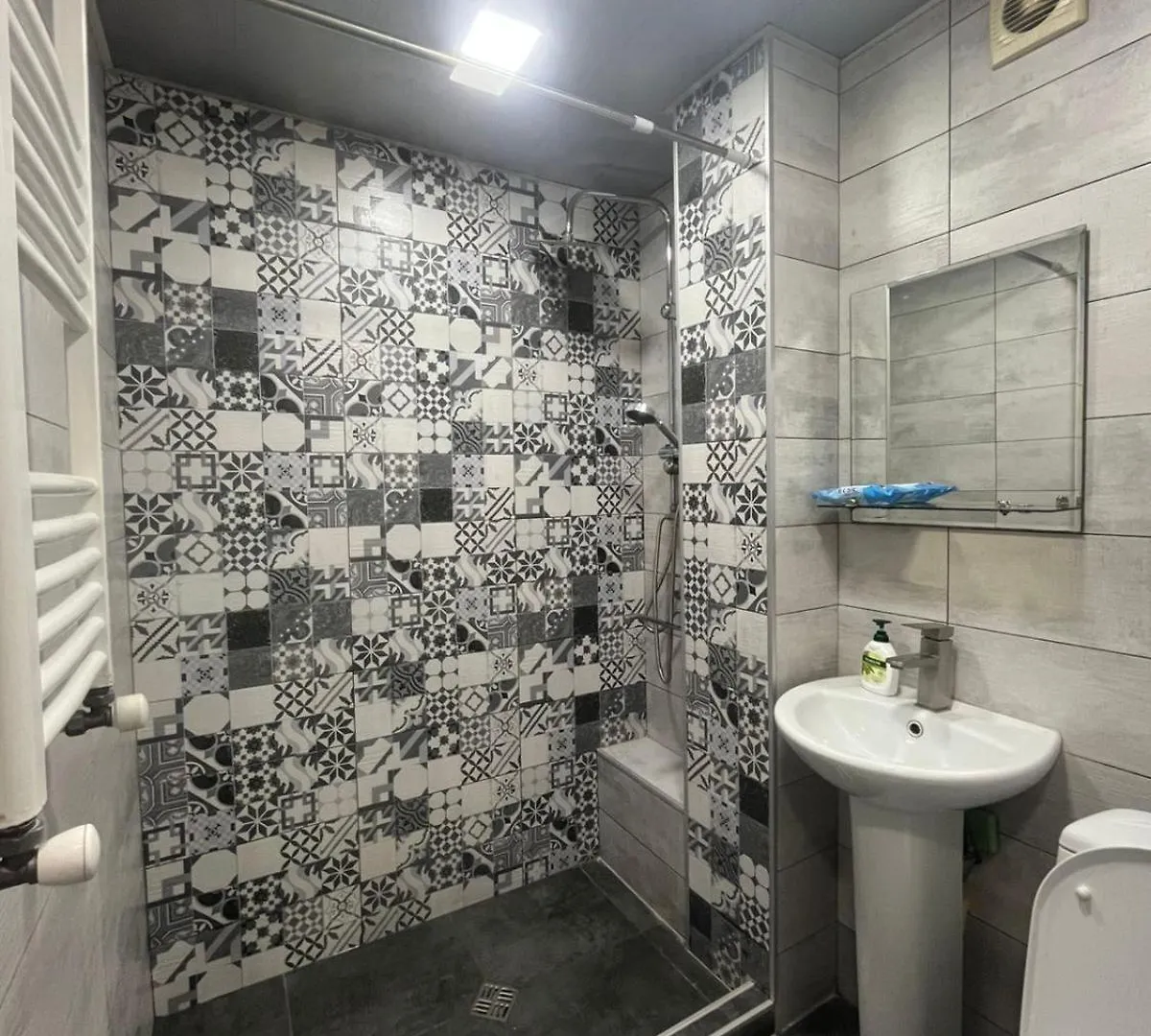 Apartman 1Br Studio In Tbilisi - Pekini23